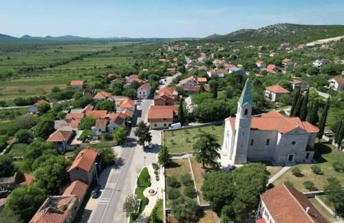 The Grandfather's courtyard villa with heated pool - Foto 30