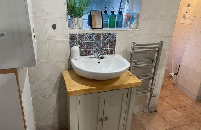 1 Bed Victorian Flat Sleeps 4 - Garden & Patio - Foto 18