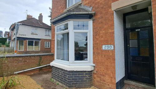 Huge 4 bed in the heart of Kettering - Foto 1