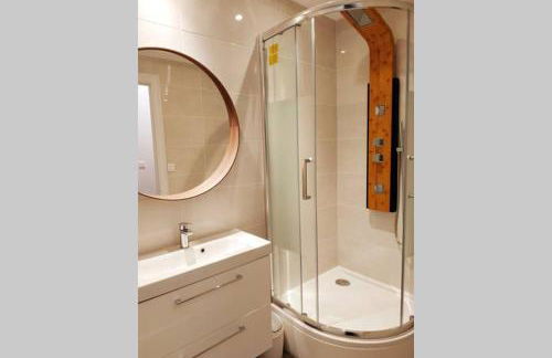 157m2, 4 chambres, 4 salles de bains, 2 WC, 2 parkings en hypercentre - Foto 17