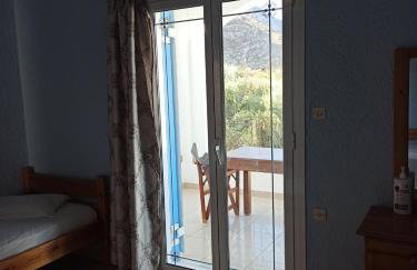 Giannis Gerakios apartments by climbing house - Photo 20