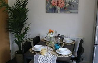 Homely 3-Bed Retreat Convenient Parking - Foto 10