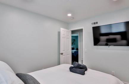 H&H Modern Lux 4BD 1 King Suite 3 Queen SoCal Disney - Foto 52