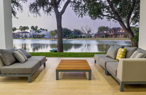 Lake Home: Relax and Unwind in Mission Hidden Gem - Photo 26