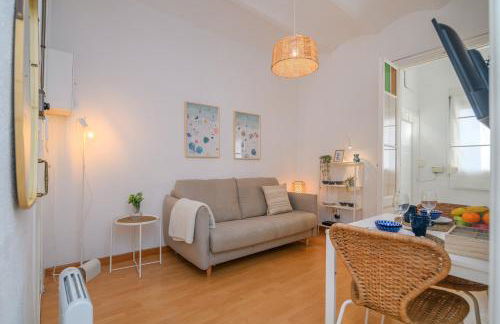 Playa a pie y a 15 minutos de Ramblas y Plaza Catalunya en metro - Foto 1