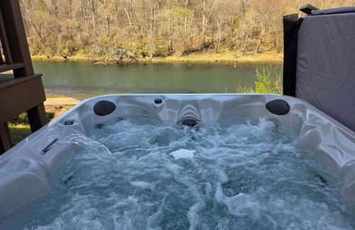 Riverfront Little Red Cabin, Hot Tub, World-class Trout Fishing, Views & Boat Access - Foto 3