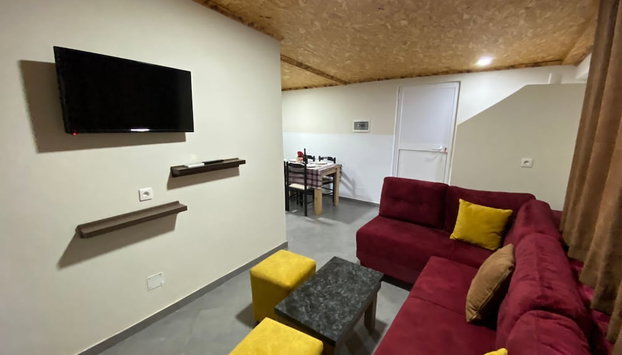 Full Moon Apartments - Photo 4, Room