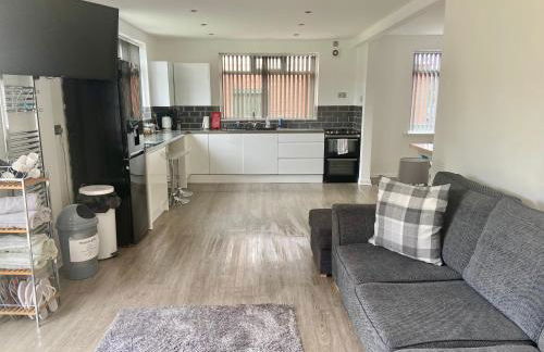 BeRo Bungalow with a hot tub & a large garden! - Foto 22