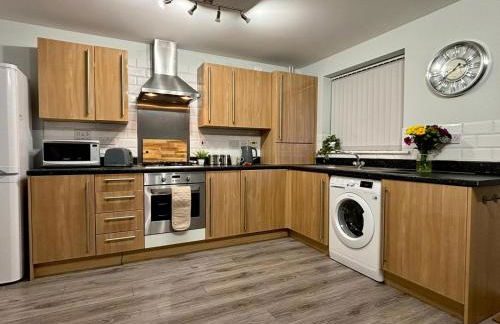 Eskdale Townhouse- Spacious 4BR ,Crawley, Free Wifi, Parking, fully equipped, contractor friendly, temporary relocations welcome, near Gatwick Airport - Foto 34