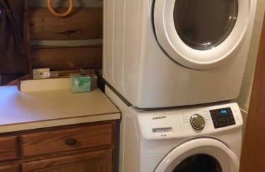 Rocky Mountains Nature Escape: Amazing Log Cabin with a Hot Tub in Darby, MT - Foto 18