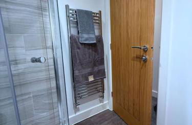 Adeluxe Home - Luxury 2 Bedroom Entire House with Free WiFi, Disney, Netflix and Amazon Prime Included - Foto 23