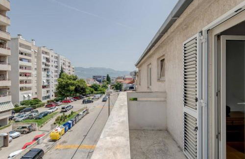 Spacious Rustic 2BR with Terrace & Parking - Foto 25