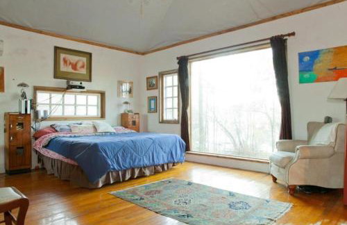 Eclectic Riverfront Log Cabin and Artist Retreat for Groups in Castle Hayne, North Carolina - Foto 30