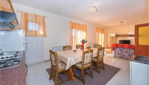 Three-Bedroom Holiday Home In Rozovac - Foto 2