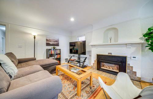 1 Mi to Univ of Wash Campus Seattle Home with Yard! - Foto 1