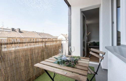 - Forest Retreat Deluxe - 2 Bedroom Apartment - 75 qm - Fully Renovated 2025 with TV & Netflix - King Size Beds - Full Kitchen - Free Parking - Close to Airport & Train - - Foto 12