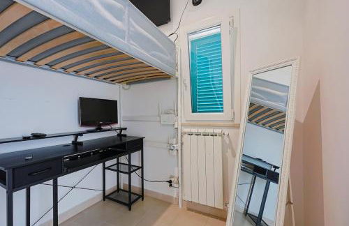 Azure Oasis with parking near the airport & beach - Foto 32