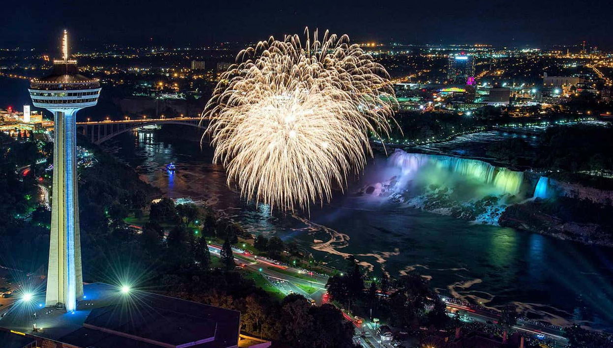 Fuegos artificiales de las Cataratas del Niágara
