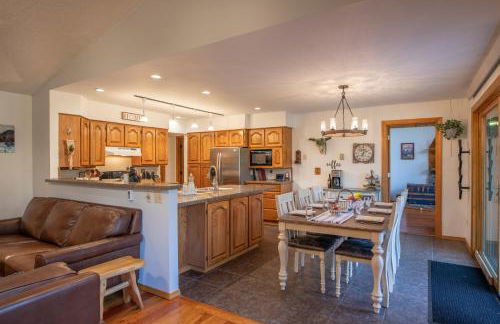 Alpine Highmark by KABINO Hot Tub Fire Pit Fully Fenced Backyard WiFi - Foto 16