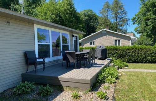 Beautiful Torch Lake House with Beach Access home - Foto 15