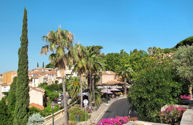 4 bedroom House in Bormes-les-Mimosas with private pool and garden - Photo 36