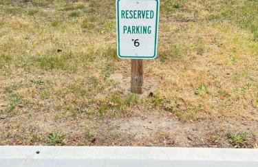 4BR Spacious Condo, Private Lake MI Beach Access, Outdoor Heated Pool - Photo 36