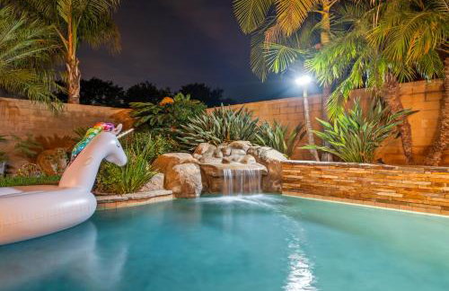 Entire Private Home with 4 Bedrooms, Pool, Hot Tub, King Bed, Garage, Available Now - Foto 27