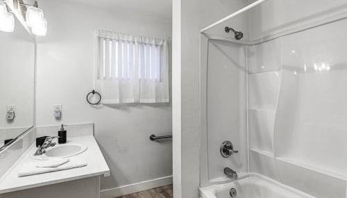 Cozy 1 Bed Sleeps 4! Near Strip Perfect GetAway! - Foto 3