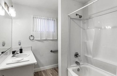 Cozy 1 Bed Sleeps 4! Near Strip Perfect GetAway! - Foto 3