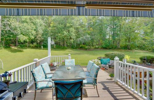 Cozy Pittsfield Gem with Deck, Gazebo and Fireplace - Foto 1