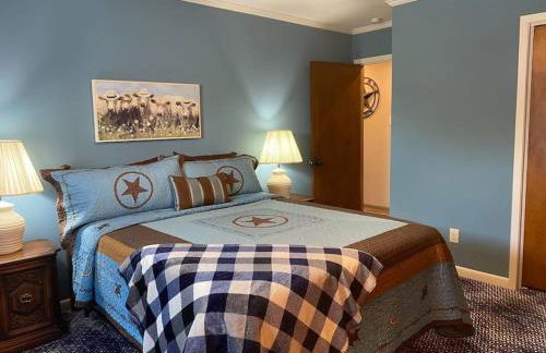 StockYards! Walk 3 Blocks-Ranch House sleeps 8 - Foto 4