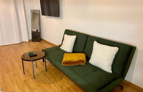 Studio Stevie Nicks I Workplace I 24in Screen I Kitchen I PS4 - Foto 5