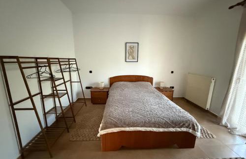 Cozy Family House with Yard - Photo 3