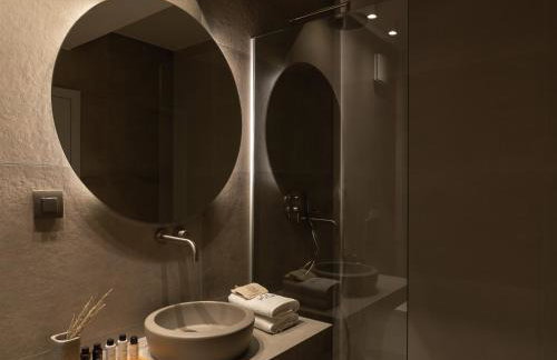 Athina Luxury Villa, with Pool & Walk to the Beach, By ThinkVilla - Foto 47