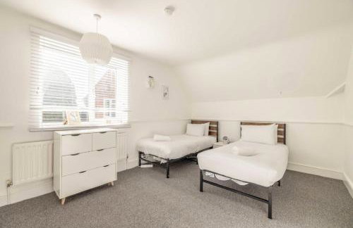 Large 6BR Home Sleeps 12 Free Parking & WiFi - Foto 21