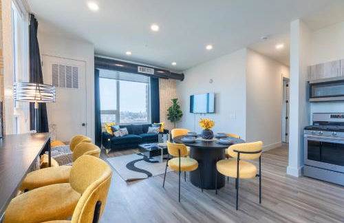 Bright and Bold Escape with NYC Views and Free Parking, Sleeps 9 and 2 Baths - Foto 1