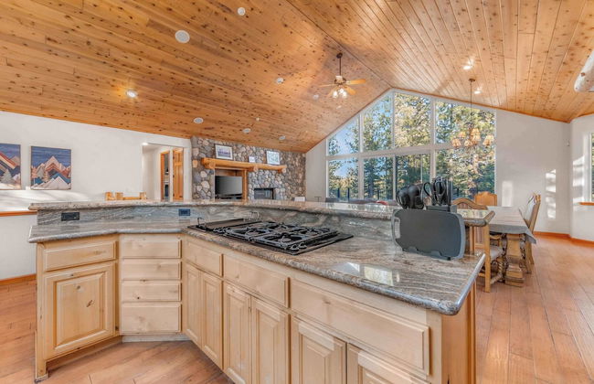 Fully Remodeled Tahoe Retreat with Game Room and Hot Tub - Foto 16