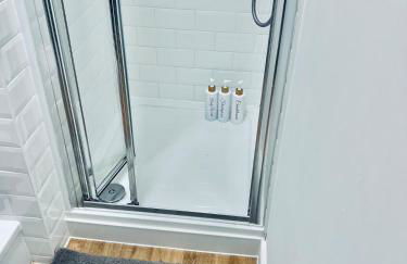 2 Bed Ground Floor Apt - outdoor access in Strood F2 - Photo 22