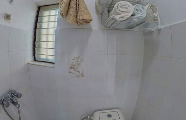 Blue House Beach Apartment - Sleeps 4 & Balcony - Photo 6