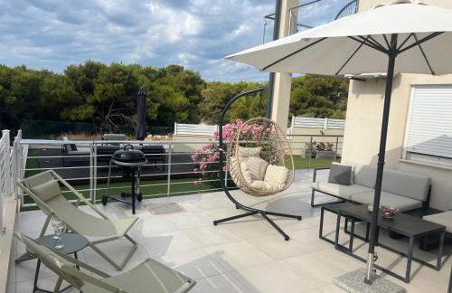 EllaVis Apartments - Photo 2