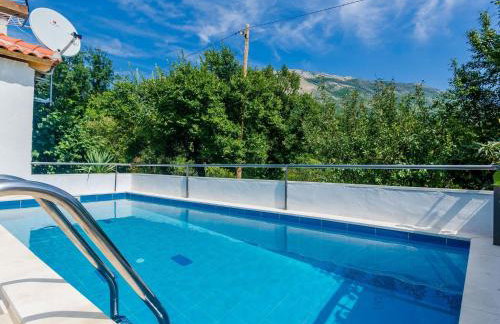 Villa Dalmatian Gem - Two-Bedroom Villa with Terrace and Swimming Pool - Photo 37