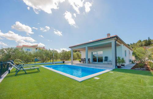 Holiday Home Bonato with pool - Photo 1