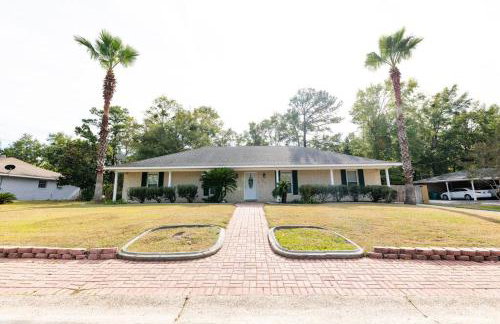 Relaxing 5-Bedroom Villa with Outdoor Oasis - Foto 35