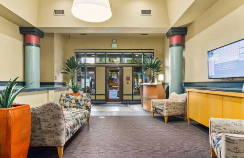 Corner Unit in the middle of it all - 99 Walkscore - Foto 17