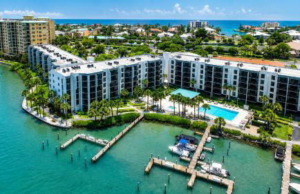 Waterfront Island Oasis! Heated Pool with Stunning View & 2 Full Bath - Foto 1
