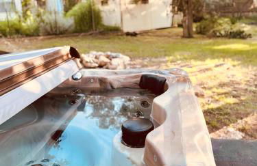 Lake View, Sleeps 8, HotTub, Firepit, Pet Friendly! - Foto 17