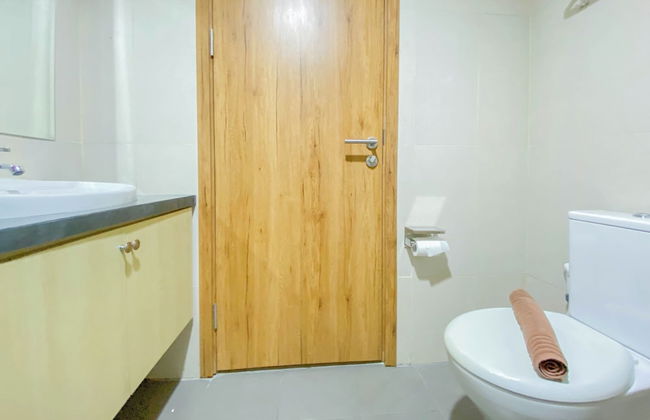 Minimalist and Cozy Studio LRT City Jatibening Apartment - Photo 17