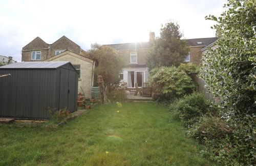 Mount Rd By N And N Stays Contractor Friendly 4 Bed House With Large Driveway, Bath - Photo 33