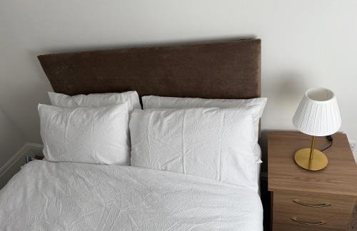 Spacious 3 Bed House Perfect for Contractors & Families with free Wi-fi and Parking - Foto 51