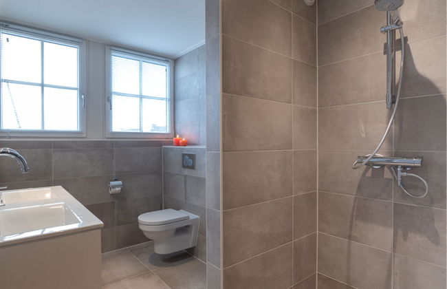 3 bedroom House in Colijnsplaat with garden and terrace - Photo 10